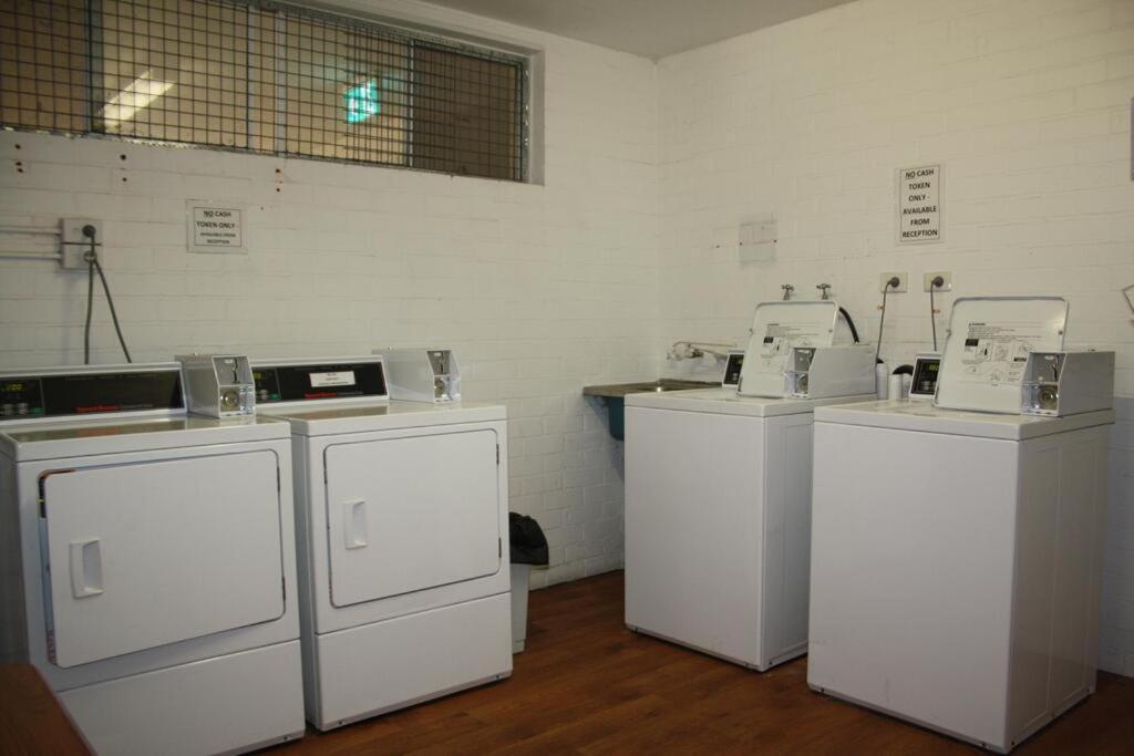Mandurah Motel And Apartments Екстериор снимка
